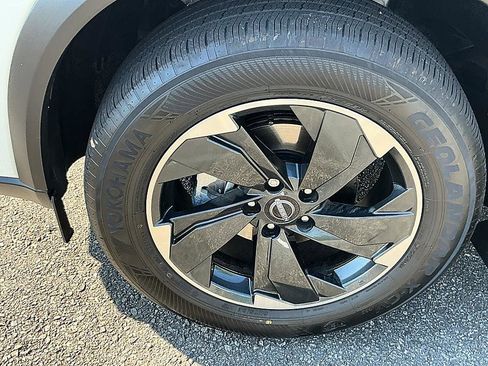 Certified 2024 Nissan Rogue SV w/ SV Premium Package FWD image 9