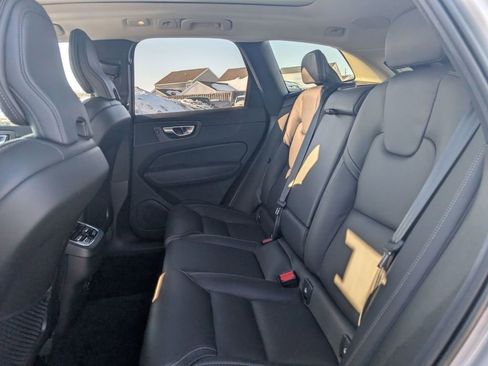 Used 2023 Volvo XC60 B6 Ultimate w/ Climate Package image 17