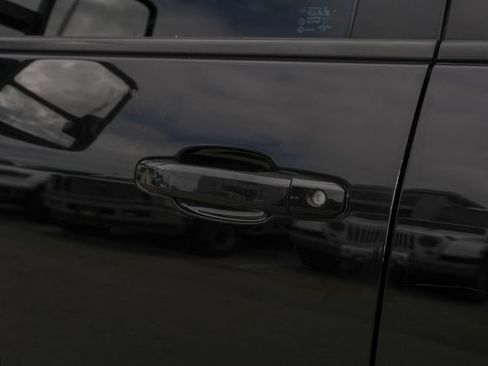 Used 2018 GMC Sierra 2500 Denali w/ Duramax Plus Package AWD/4WD image 15