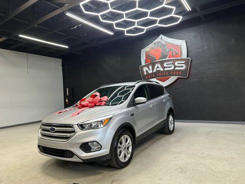 Used 2018 Ford Escape SE AWD/4WD image 2
