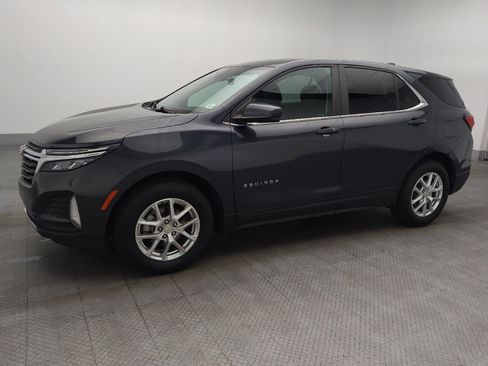 Used 2022 Chevrolet Equinox LT w/ Driver Convenience Package image 2