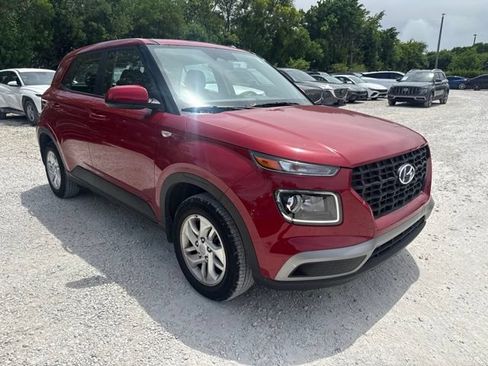 Used 2023 Hyundai Venue SE FWD image 3