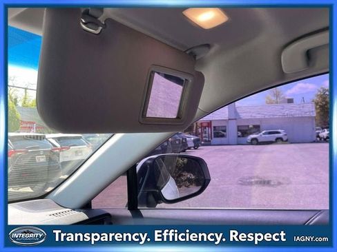 Used 2023 Toyota Venza LE AWD/4WD image 31