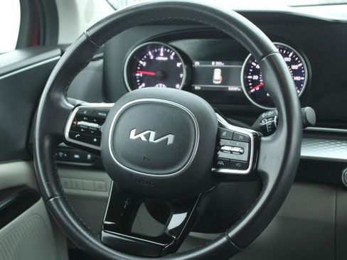 Used 2024 Kia Carnival LX image 14