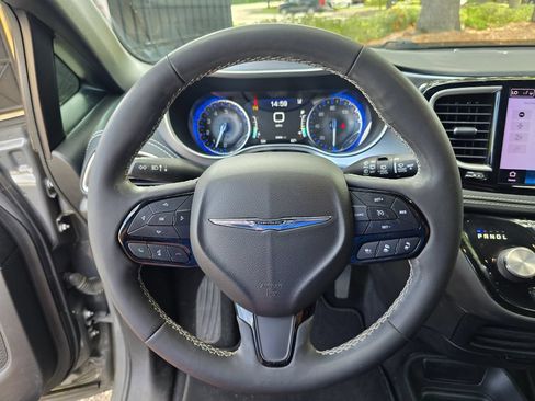 Used 2022 Chrysler Pacifica Touring-L w/ S Appearance Package FWD image 22
