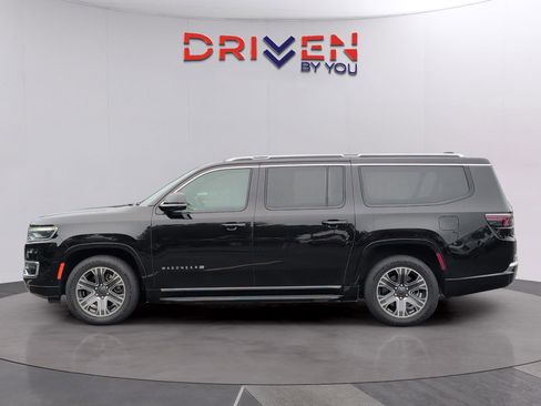 Used 2024 Jeep Wagoneer L Series II RWD image 2