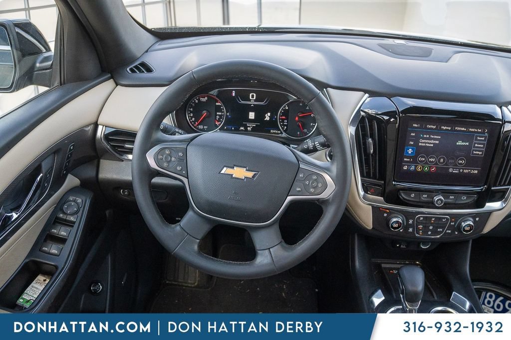 Used 2023 Chevrolet Traverse Premier FWD image 5