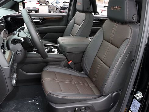 New 2026 Chevrolet Suburban High Country AWD/4WD image 11