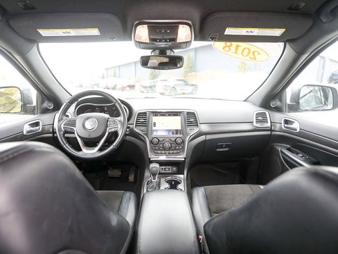 Used 2018 Jeep Grand Cherokee Altitude image 32
