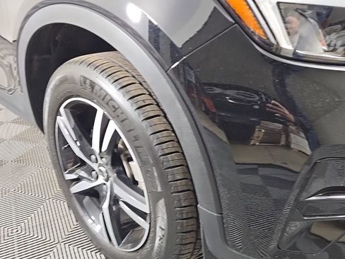 Certified 2024 Volvo XC40 B5 Core image 3