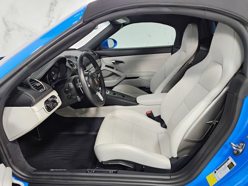 Used 2024 Porsche 718 Boxster RWD image 10