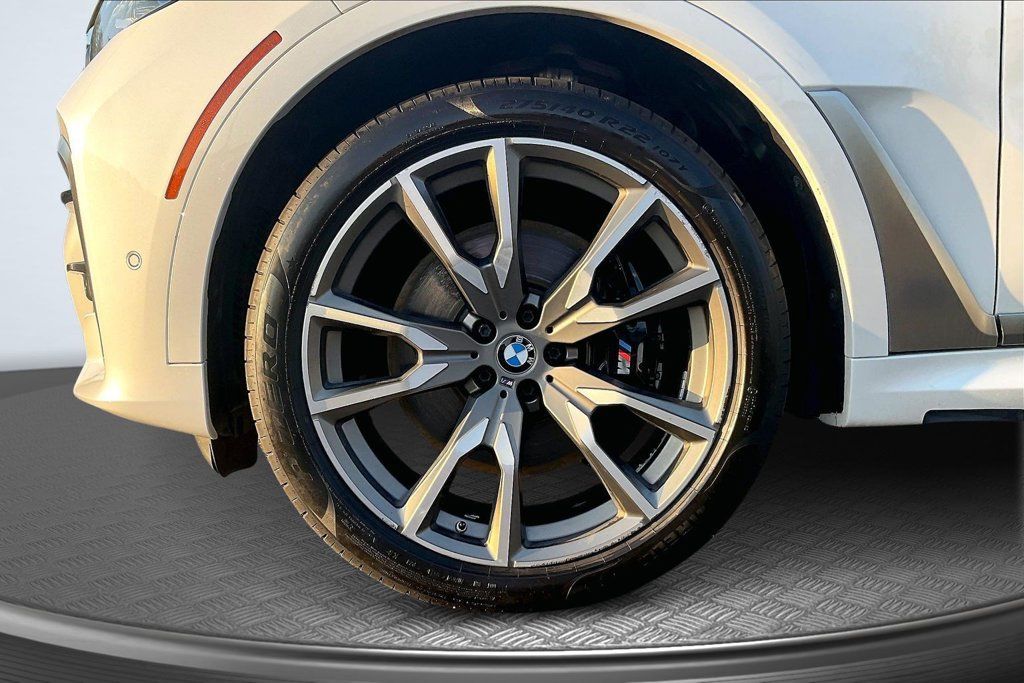 Used 2021 BMW X7 M50i AWD/4WD image 35