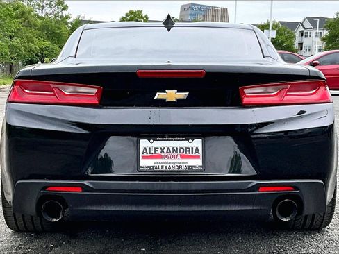 Used 2018 Chevrolet Camaro LT RWD image 4