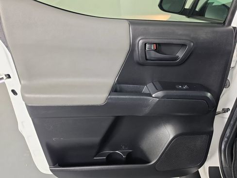 Certified 2022 Toyota Tacoma SR AWD/4WD image 30