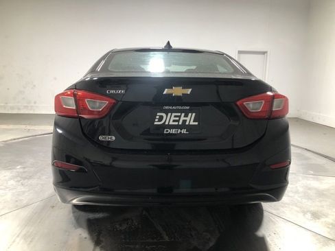 Used 2018 Chevrolet Cruze LS image 6