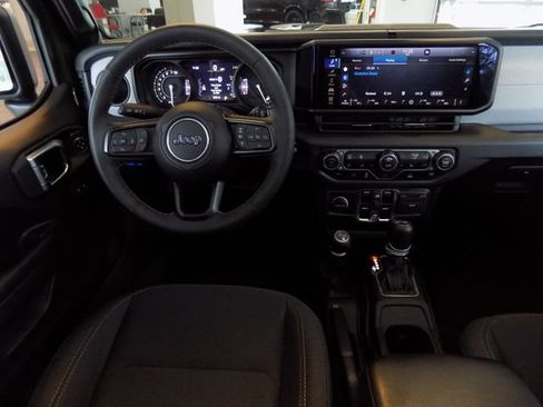 Used 2024 Jeep Wrangler Unlimited w/ Convenience Group AWD/4WD image 17