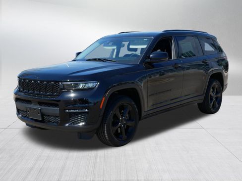 Used 2023 Jeep Grand Cherokee L Limited w/ Black Appearance Package AWD/4WD image 3