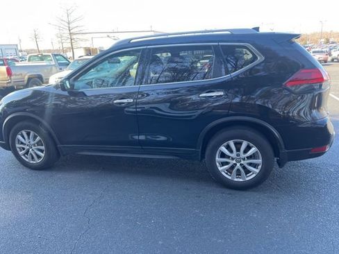 Used 2017 Nissan Rogue SV image 8