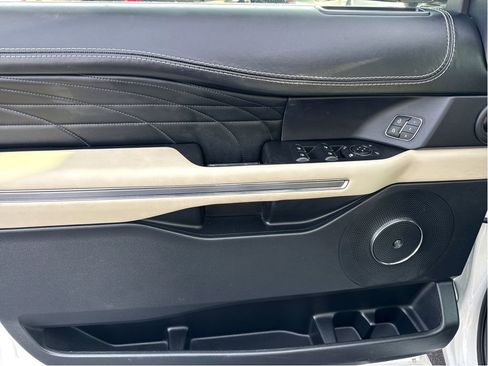 Used 2020 Ford Expedition Platinum image 12