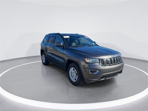 Used 2020 Jeep Grand Cherokee Laredo image 1