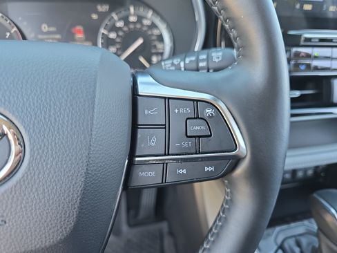 Used 2021 Toyota Highlander Platinum AWD/4WD image 20