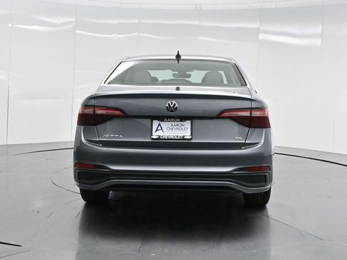 Used 2022 Volkswagen Jetta SE image 49