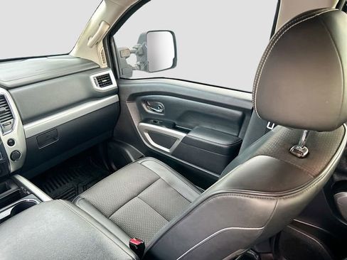 Used 2017 Nissan Titan PRO-4X AWD/4WD image 5