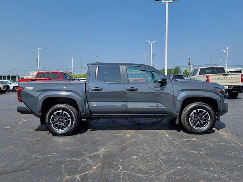 Used 2024 Toyota Tacoma TRD Sport w/ TRD Sport Upgrade Package AWD/4WD image 5