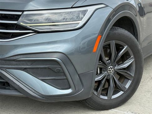 Used 2022 Volkswagen Tiguan SE image 2
