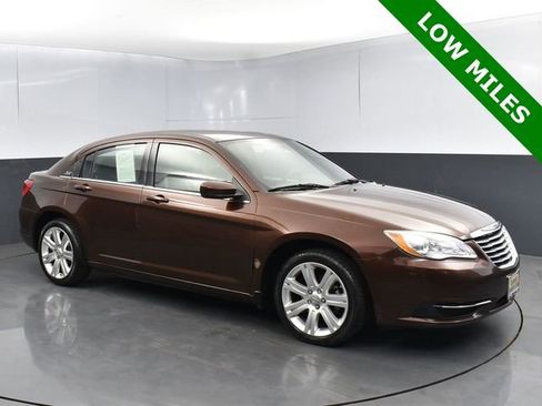 Used 2013 Chrysler 200 Touring FWD image 1