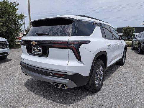 Certified 2025 Chevrolet Traverse LT FWD image 3