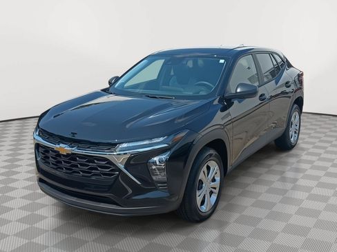 Used 2026 Chevrolet Trax LS w/ Driver Confidence Package FWD image 4