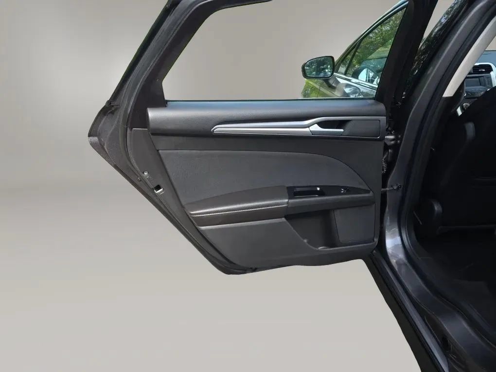 Used 2014 Ford Fusion SE FWD image 39