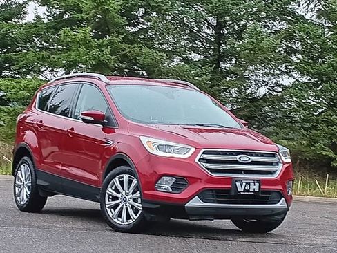 Used 2017 Ford Escape Titanium FWD image 1