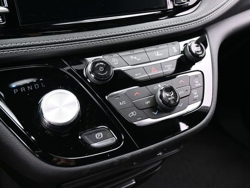 New 2026 Chrysler Pacifica Select image 23