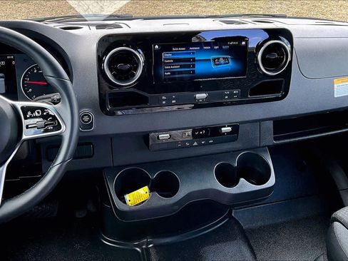 Used 2024 Mercedes-Benz Sprinter 2500 image 7