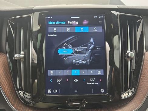 Used 2023 Volvo XC60 B5 Plus image 30