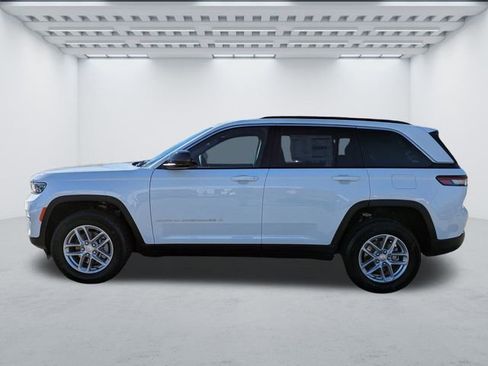 New 2025 Jeep Grand Cherokee Laredo RWD image 7