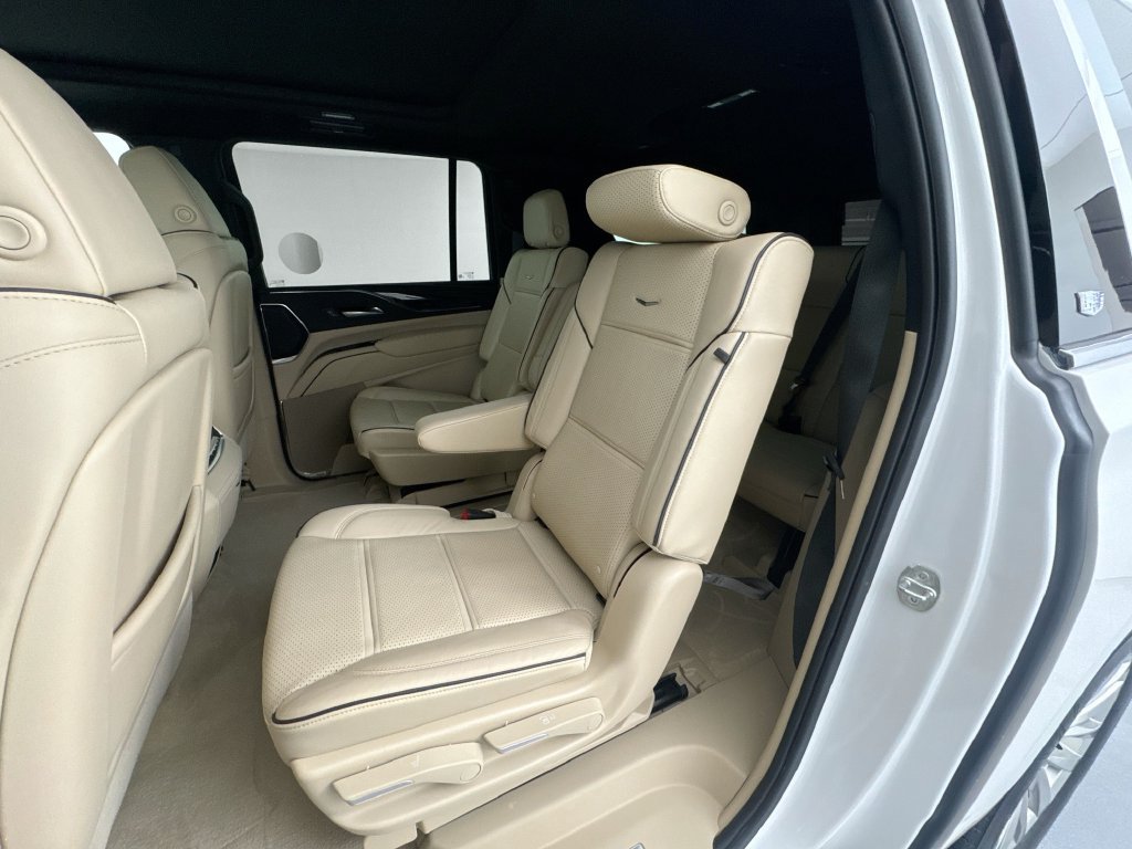 Used 2024 Cadillac Escalade ESV Premium Luxury AWD/4WD image 24