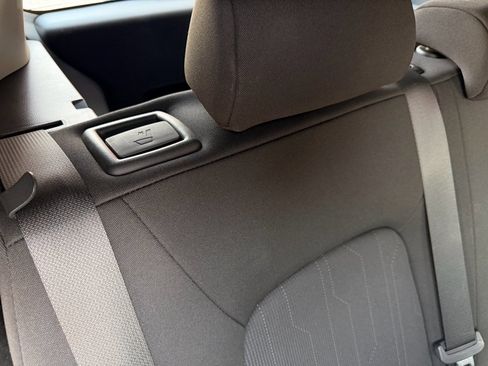 Used 2022 Hyundai Venue SE image 24