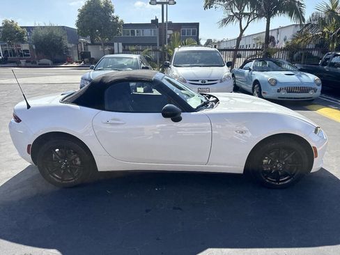 Used 2021 MAZDA MX-5 Miata Sport RWD image 19
