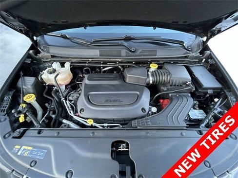 Certified 2022 Chrysler Pacifica Touring-L image 14