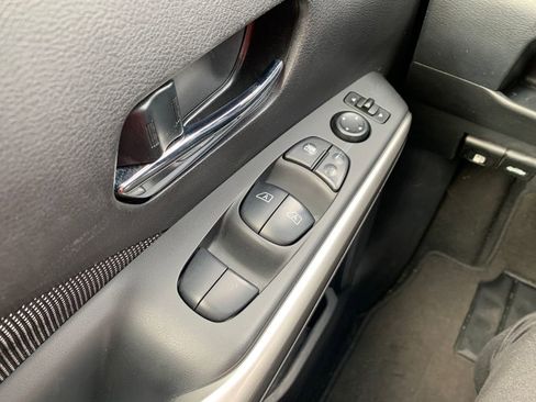 Used 2019 Nissan Kicks SV image 19