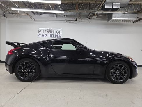 Used 2017 Nissan 370Z Coupe RWD image 6