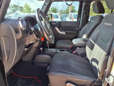 Used 2016 Jeep Wrangler Unlimited Sahara w/ Connectivity Group AWD/4WD image 11