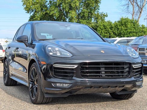 Used 2016 Porsche Cayenne Turbo S image 4
