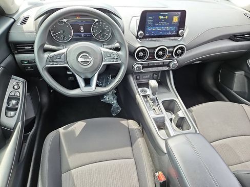 Used 2025 Nissan Sentra SV FWD image 11
