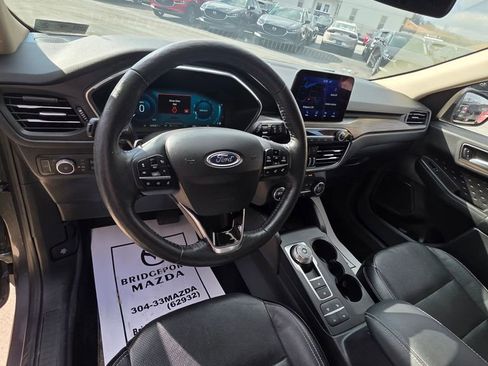 Used 2020 Ford Escape Titanium image 12
