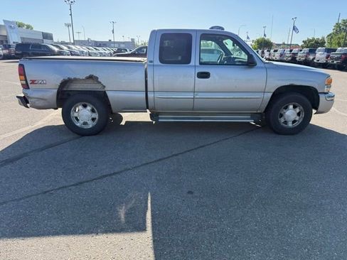 Used 2004 GMC Sierra 1500 SLE w/ Light Duty Power Package AWD/4WD image 11