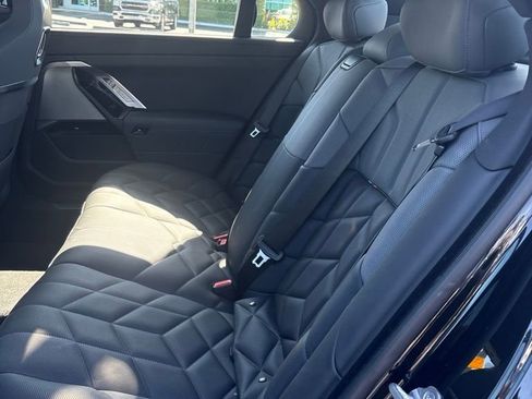 Used 2024 BMW 740i w/ Premium Package RWD image 6